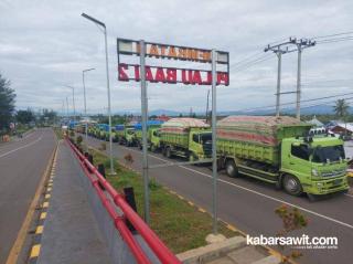 Jembatan Timbang Pelabuhan Pulau Baai Macet, Pembongkaran Cangkang Sawit Terganggu