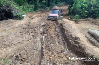 Jalan Sentra Perkebunan Rusak Parah, Warga Minta Perbaikan