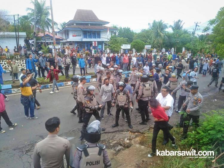 Mahasiswa Tolak Pabrik Sawit yang Gunduli Hutan