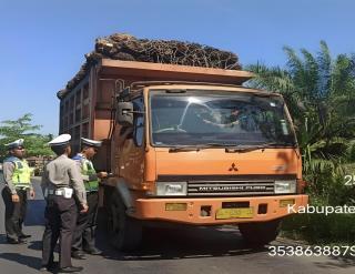 Oalah...,Truk Sawit di Bengkulu Tengah Memang Bandel! 