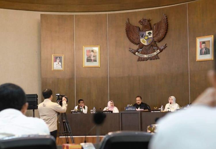 Jalan Provinsi Rusak Parah, 30 Tahun Petani Sawit di Pelalawan Menderita 