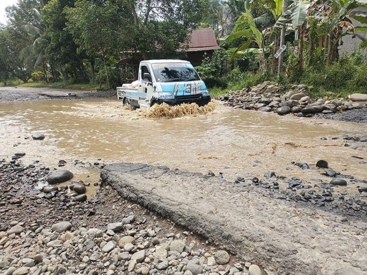 Jalan Rusak Parah, Warga Minta Diperbaiki Pakai DBH Sawit