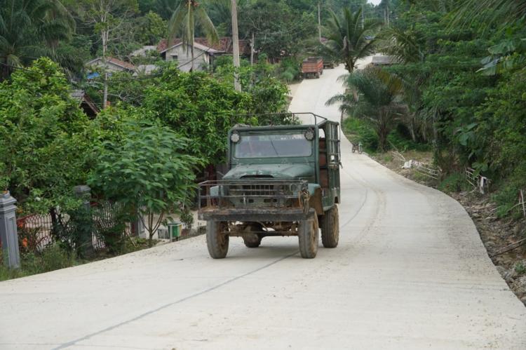 Jalan di Mendik Diperbaiki, Kades Sebut Mulus Seperti Tol