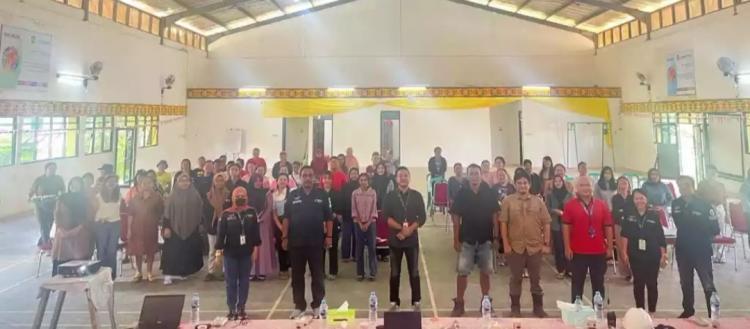 Kesehatan Kerja Pekerja Perempuan Pekerja Sawit Diprioritaskan