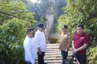 Jembatan Gantung Bantuan Perusahaan Sawit di Kalbar Putus