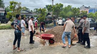 Polisi Kerja Sama dengan Perusahaan Sawit untuk Perbaiki Jalan yang Sering Menyebabkan Kecelakaan