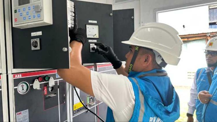 PT PLN Lakukan Penyalaan Sambungan Baru ke Perusahaan Pengolahan Sawit di Sekadau