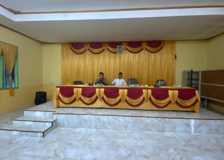 Bhabinkamtibmas Hadiri Musyawarah  Penetapan CPCL Sawit di Desa Pekaka,  Apresiasi Semangat Goro Masyarakat