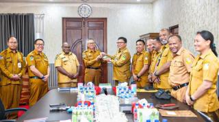 Diserahkan,  6 IUP Perusahaan Sawit dari Pemprov Papua ke Papua Tengah