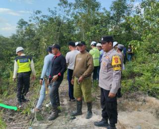Ukur Batas Tanah Bersama Perusahaan,  Wujud Konkret Peran Aktif Polri dalam Menjaga Stabilitas 
