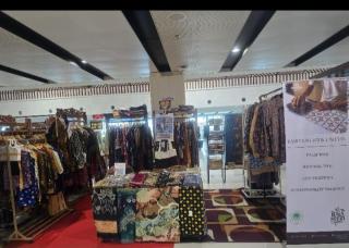 Berkat FPKBL dan Batik Tjap Tiga Negri,  Batik Sawit Tampil Ngejreng di Bandara Adi Sumarmo Solo