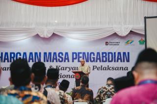 Kado Istimewa HUT RI ke-80 untuk 1.033 Karyawan PTPN IV Regional III 