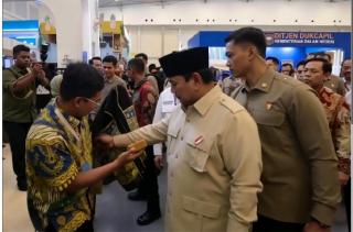 Mampir di Stand BPDP di Ajang APKASI Otonomi Expo 2025, Presiden Prabowo Tertarik dengan Batik Sawit