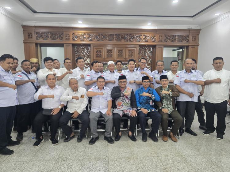 Temui Bupati Aulia Rahman Basri, Apkasindo Kukar Minta Permudah Perizinan Pendirian PKS