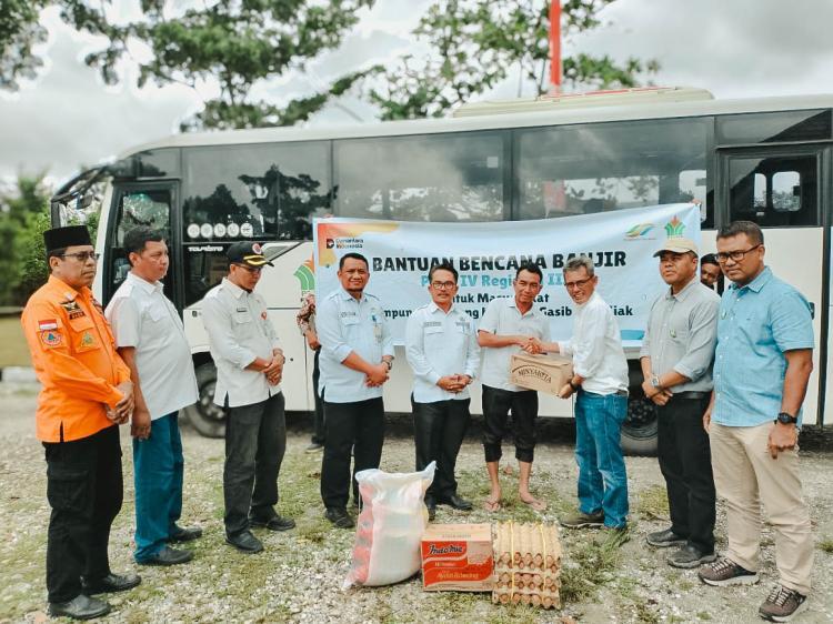 Usai Berdiskusi dengan Bupati Afni, PTPN IV Regional III Salurkan 1,5 Ton Sembako untuk Korban Banjir Siak