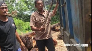 Pesan Joni untuk Para Sopir Truk Sawit