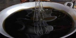 Biasanya Dibuang ke Tong Sampah,  Dosen UNJA Bisa Ubah Minyak Jelantah Menjadi Krayon Warna-warni