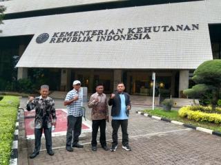 Petani Jambi yang Kebunnya Diklaim Masuk Kawasan Hutan Datangi Kemenhut dan Satgas PKH