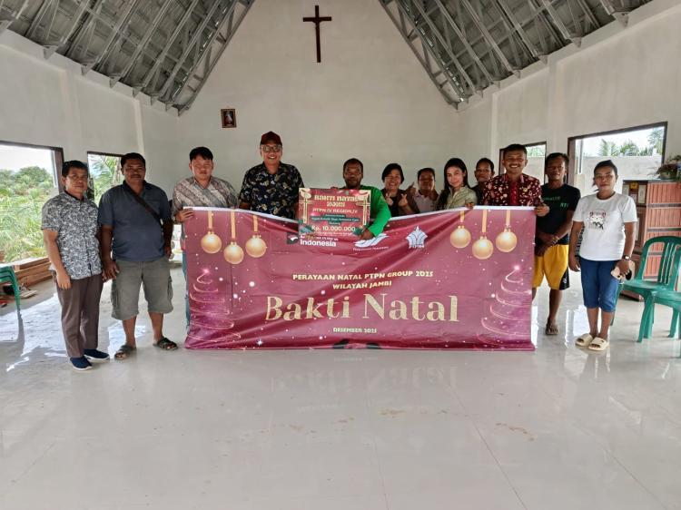 Manfaatkan CSR, PTPN IV Regional 4 Salurkan Bantuan ke 3 Gereja dan 1 Panti Asuhan