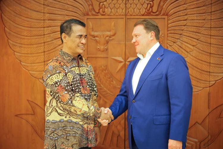 Mentan Terima Kunjungan Putra Presiden Belarusia, Bahas Peluang Ekspor CPO, Coconut Milk, dan Kakao