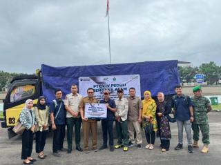 PTPN IV Regional IV Salurkan Bantuan untuk Pasbar, Sekda: Ini Sangat Berarti bagi Warga Terdampak Banjir-Longsor