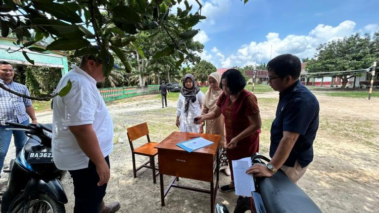 Dukung Asta Cita Presiden, PTPN IV Regional 4 Bantu Meja dan Kursi SDN 158 Muaro Jambi