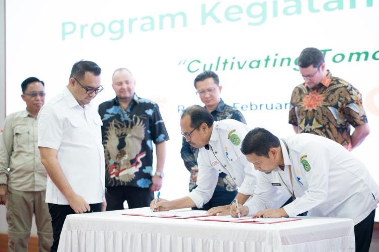 Realisasikan FPKMS, PT REA Kaltim Plantations Serahkan 3 Unit Kendaraan di Kukar