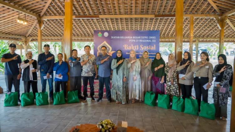 Berkolaborasi dengan TJSL, IKBI PTPN IV Regional III Berbagi 459 Paket Sembako di Bulan Suci
