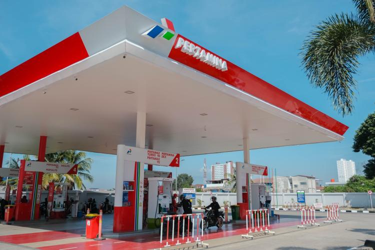 Menunggu G100 Hadir di SPBU
