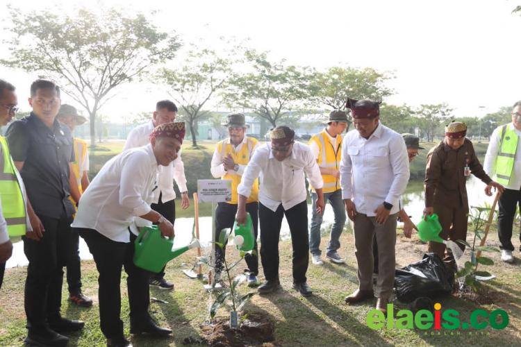 Dukung Program Penanaman 2 Miliar Pohon, Menteri LH-PTPN IV PalmCo Luncurkan Gerakan Tanam 1,5 Juta Pohon