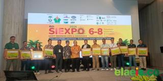 Diserahkan Plt Gubri, Sejumlah Tokoh dan Institusi Menerima Penghargaan di Ajang SIEXPO 2026