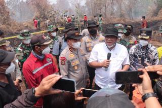 Tinjau Karhutla di Kampar, Menteri LH Ungkap 335 Perusahaan Terindikasi Memiliki Titik Api di Wilayah Konsesinya