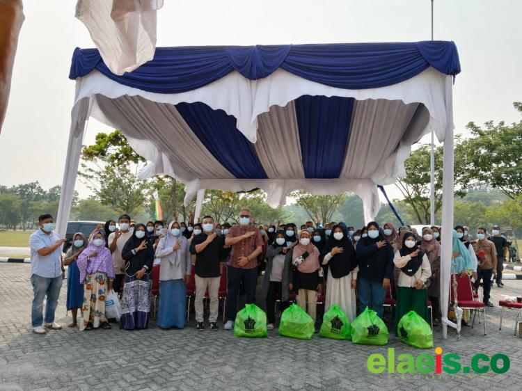 Melalui Program TJSL, PTPN IV Regional III Ringankan Beban Ratusan Warga Terdampak Asap Karhutla